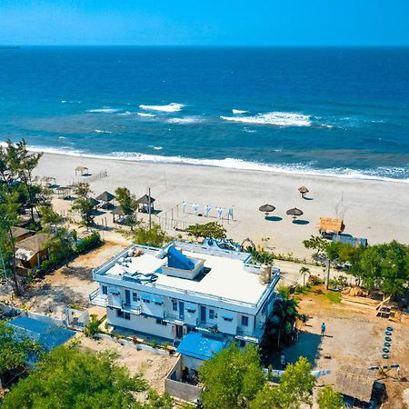 Club Monet Beachfront Resort By Cocotel Cabangan Экстерьер фото