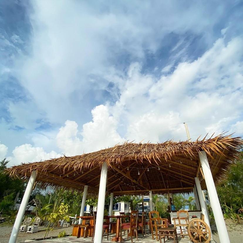 Club Monet Beachfront Resort By Cocotel Cabangan Экстерьер фото