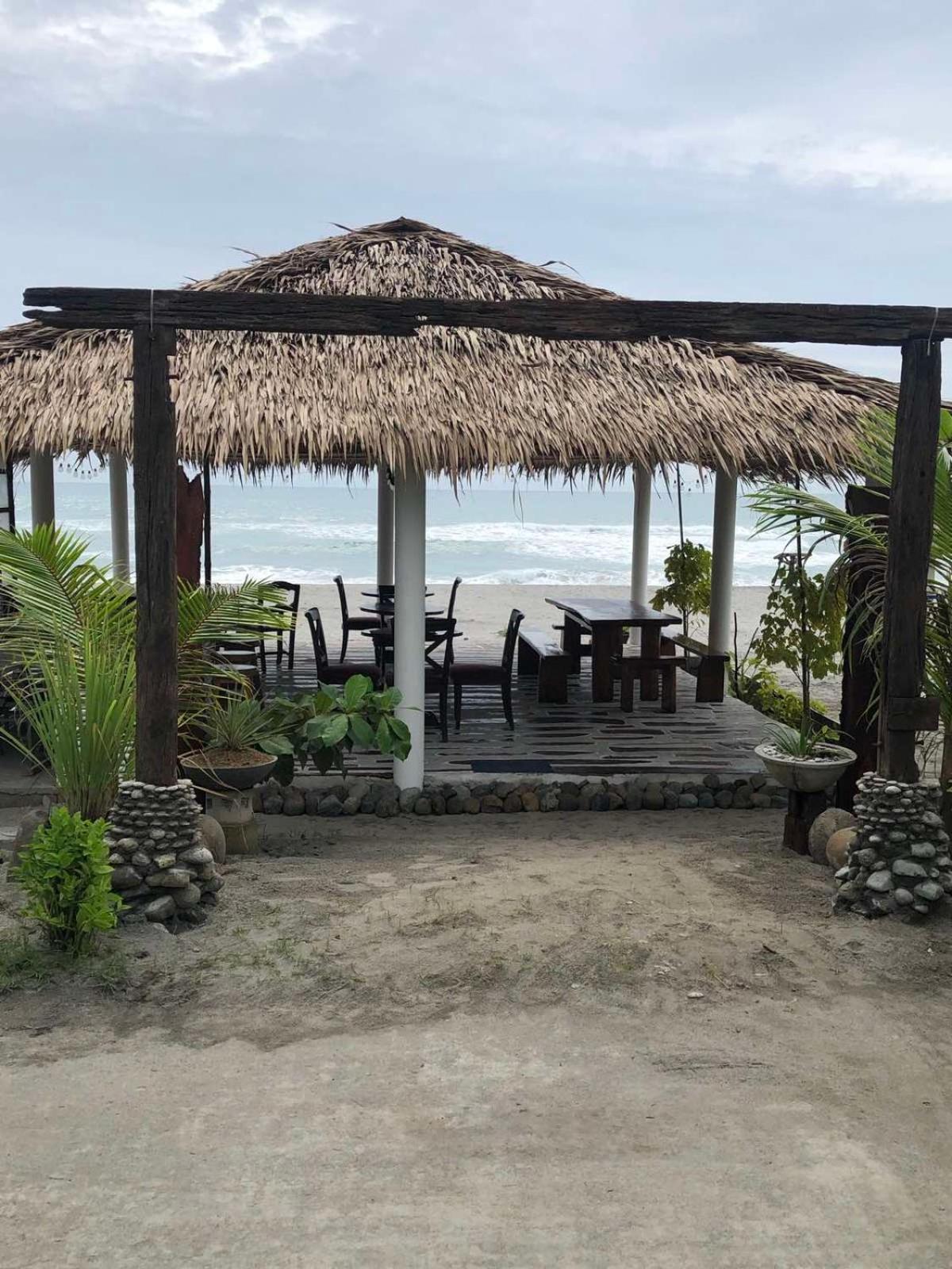 Club Monet Beachfront Resort By Cocotel Cabangan Экстерьер фото