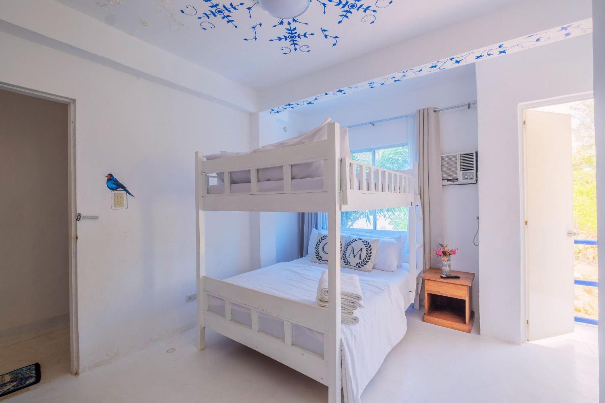 Club Monet Beachfront Resort By Cocotel Cabangan Номер фото