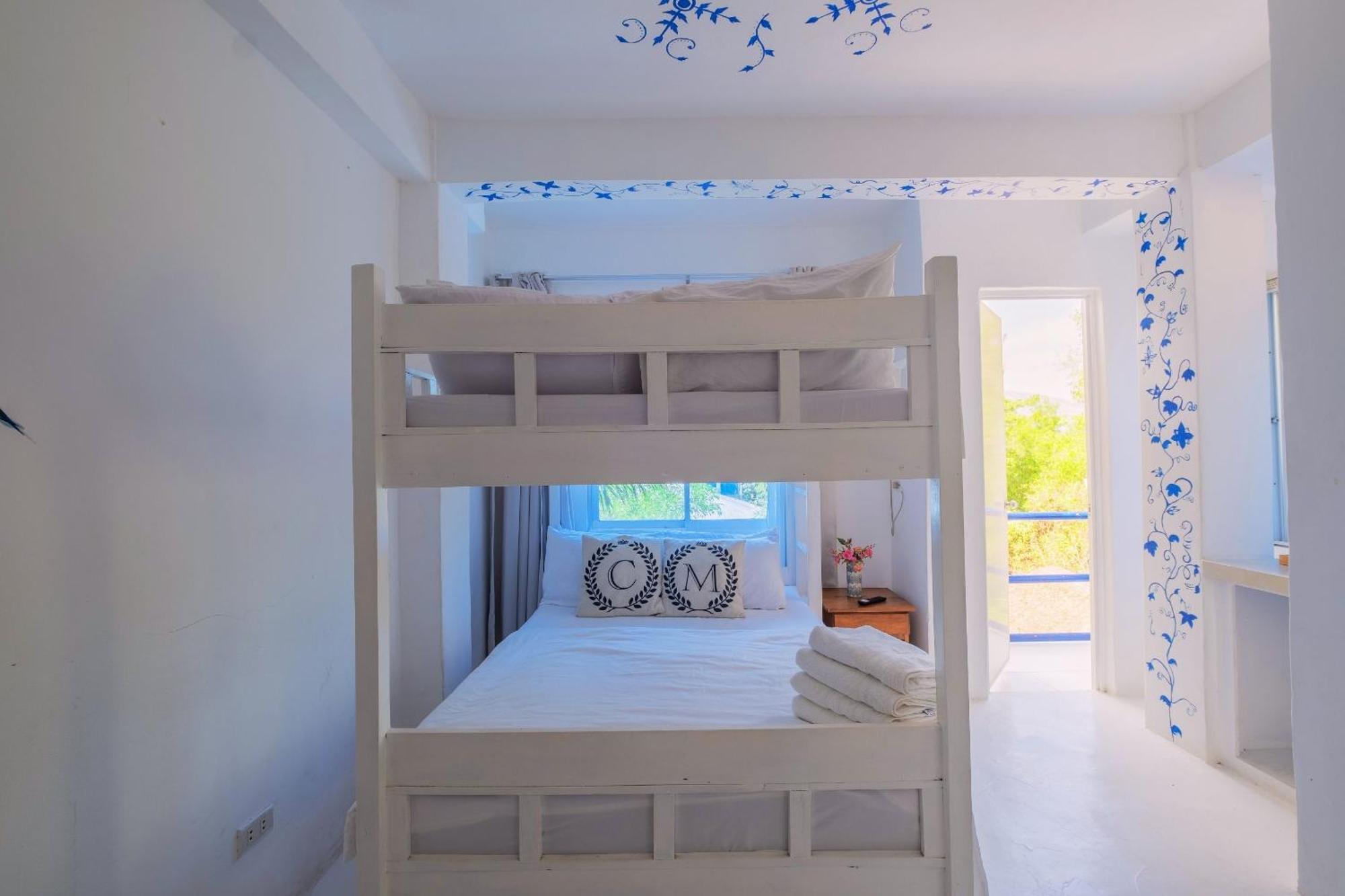 Club Monet Beachfront Resort By Cocotel Cabangan Номер фото